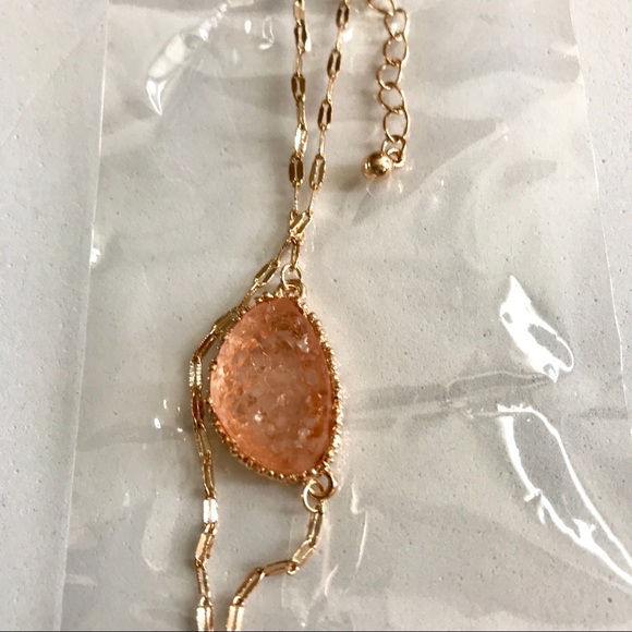 Pink faux Druzy gold necklace & earrings - Picture 4 of 5